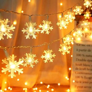 AUAUY Guirlande Lumineuse Flocon de Neige, 6M 40 LED à Piles Fairy Lights, 2 Modes Monochrome et Brillant Guirlande Lumineuse Intérieur, Décoration de Noël Mariage Anniversaire...
